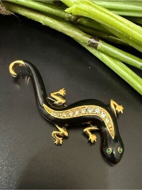 Vintage AVON Enameled Rhinestones Gecko Lizard Salamander Brooch